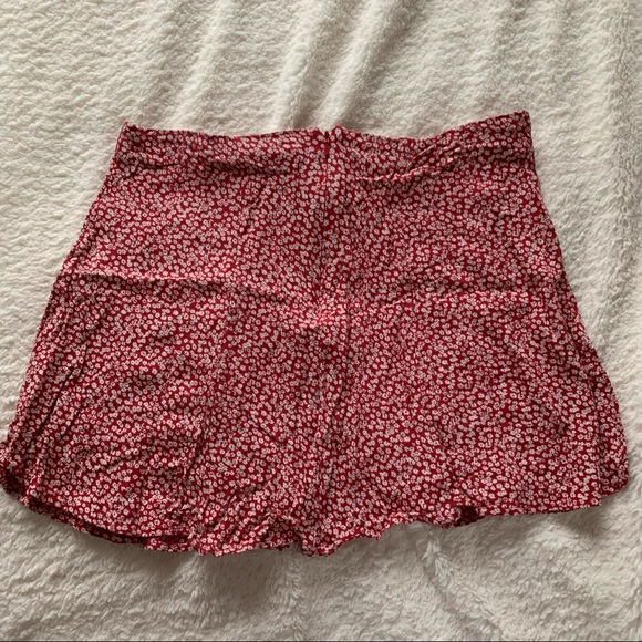 red flow print mini skirt - Picture 2 of 3